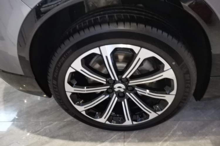 Used Nio ES6 2025 75 kWh Right Rear Wheel Hub