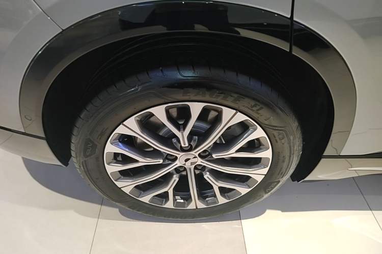 Used Nio ES6 2025 75 kWh Right Rear Wheel Hub