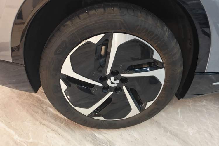 Used Nio ES6 2025 75 kWh Right Rear Wheel Hub
