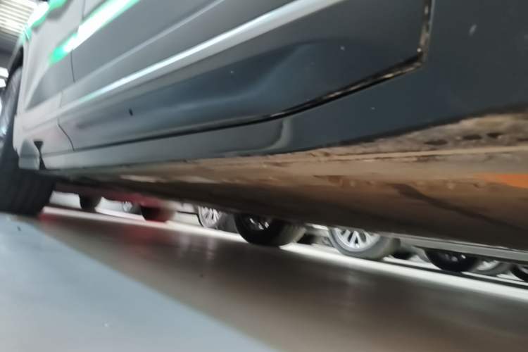 Used Nio ES6 2025 75 kWh Right Side Sill