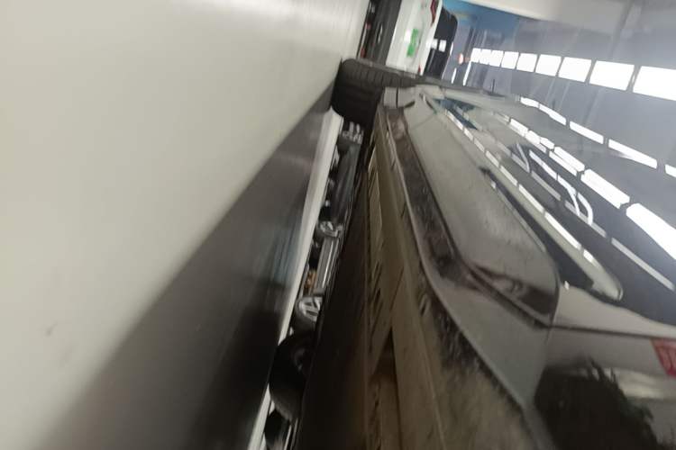 Used Nio ES6 2025 75 kWh Right Side Sill