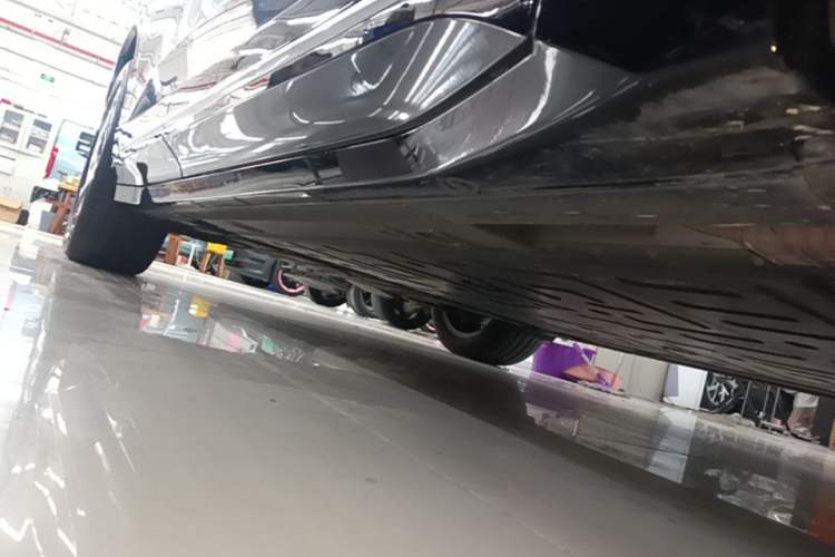 Used Nio ES6 2025 75 kWh Right Side Sill