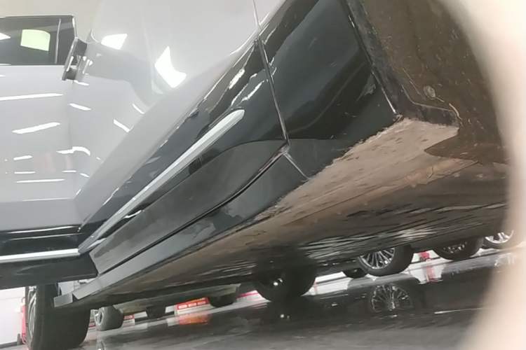 Used Nio ES6 2025 75 kWh Right Side Sill