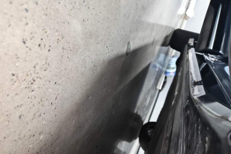 Used Nio ES6 2025 75 kWh Right Side Sill
