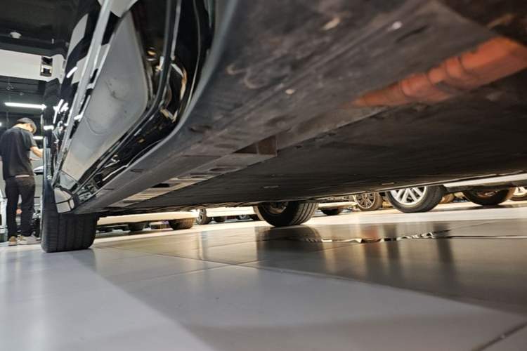 Used Nio ES6 2025 75 kWh Right Side Sill