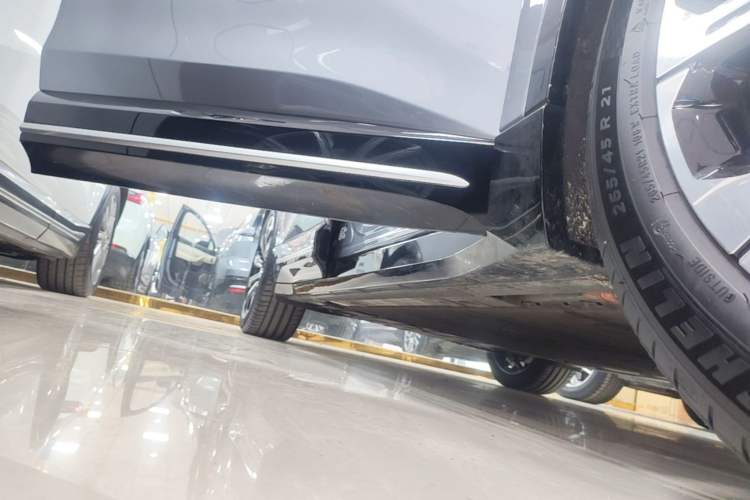 Used Nio ES6 2025 75 kWh Right Side Sill