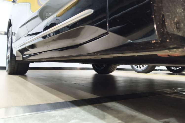 Used Nio ES6 2025 75 kWh Right Side Sill