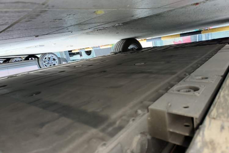 Used Nio ES6 2025 75 kWh Right Side Sill