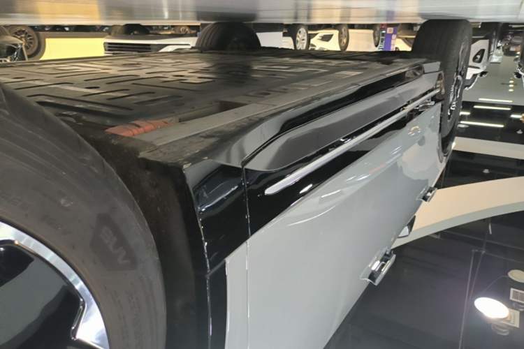 Used Nio ES6 2025 75 kWh Right Side Sill