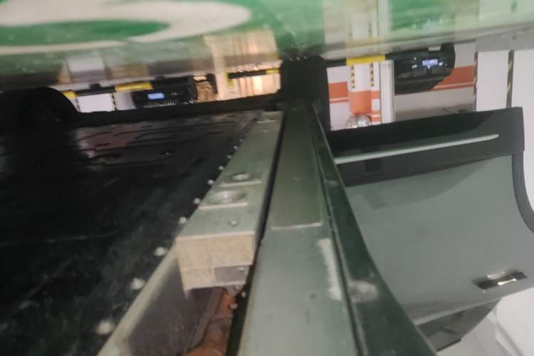 Used Nio ES6 2025 75 kWh Right Side Sill