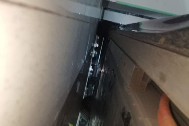 Used Nio ES6 2025 75 kWh Right Side Sill