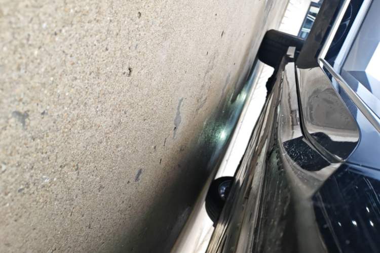 Used Nio ES6 2025 75 kWh Right Side Sill