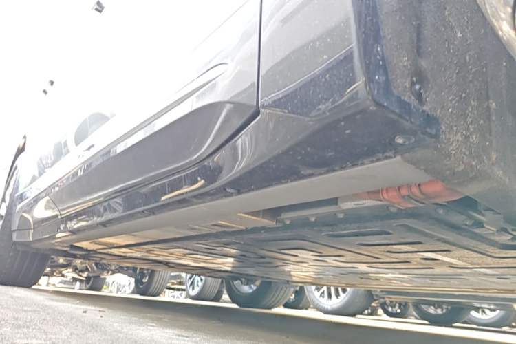 Used Nio ES6 2025 75 kWh Right Side Sill