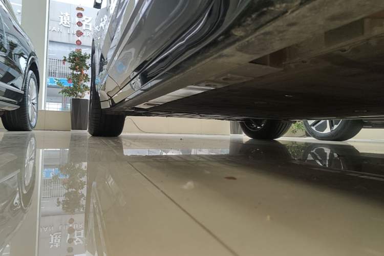 Used Nio ES6 2025 75 kWh Right Side Sill