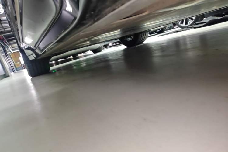 Used Nio ES6 2025 75 kWh Right Side Sill