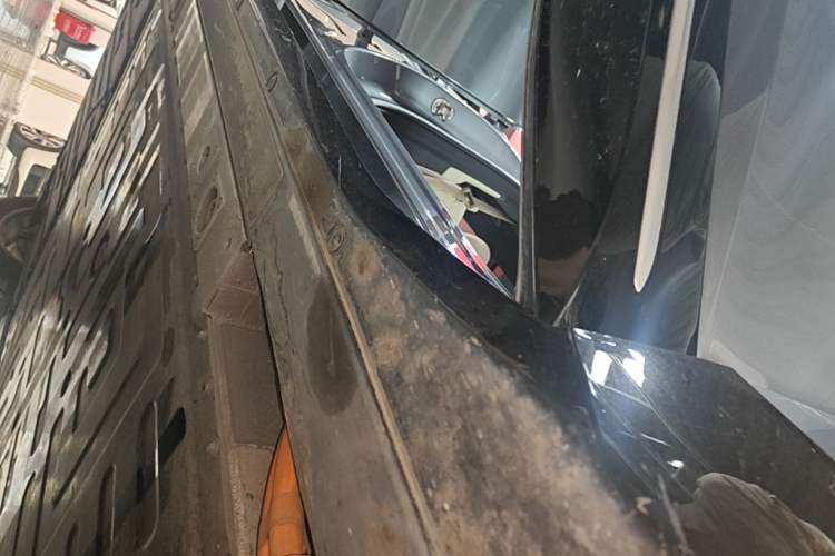 Used Nio ES6 2025 75 kWh Right Side Sill