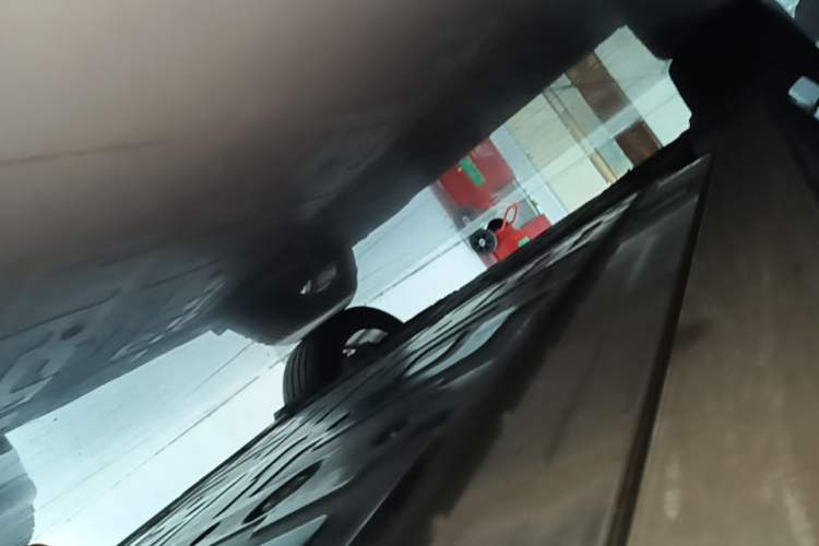 Used Nio ES6 2025 75 kWh Right Side Sill