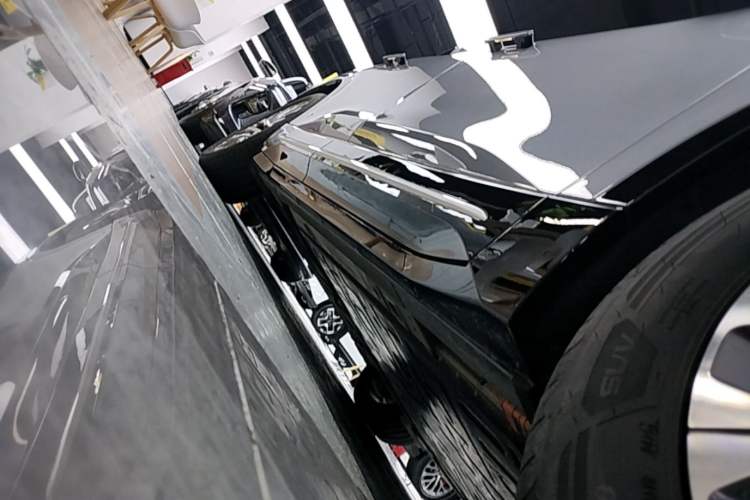 Used Nio ES6 2025 75 kWh Right Side Sill