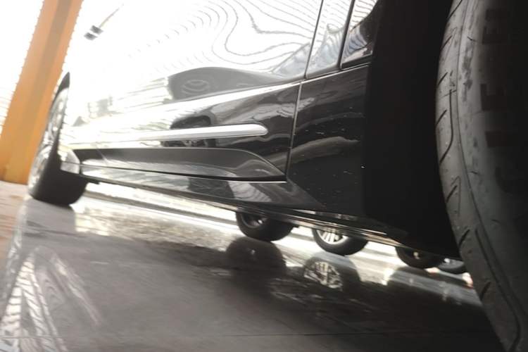 Used Nio ES6 2025 75 kWh Right Side Sill