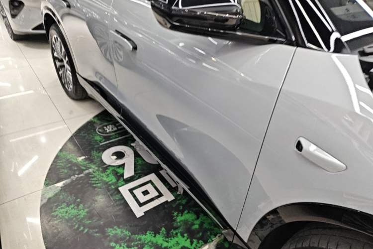 Used Nio ES6 2025 75 kWh Right Side Sill