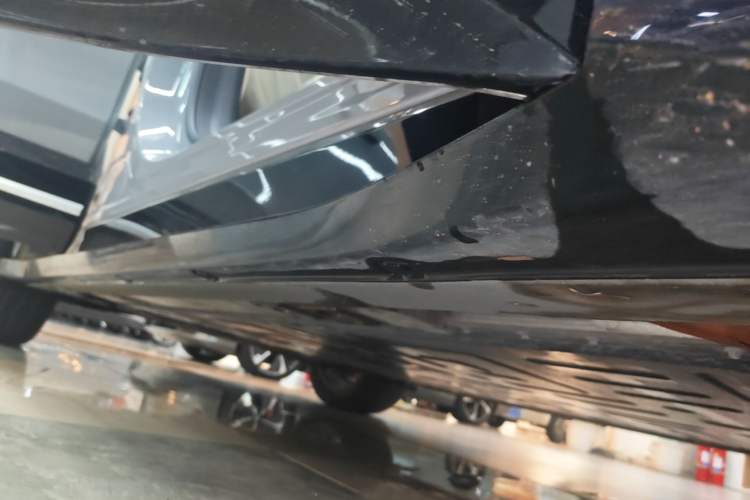 Used Nio ES6 2025 75 kWh Right Side Sill