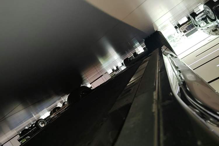 Used Nio ES6 2025 75 kWh Right Side Sill