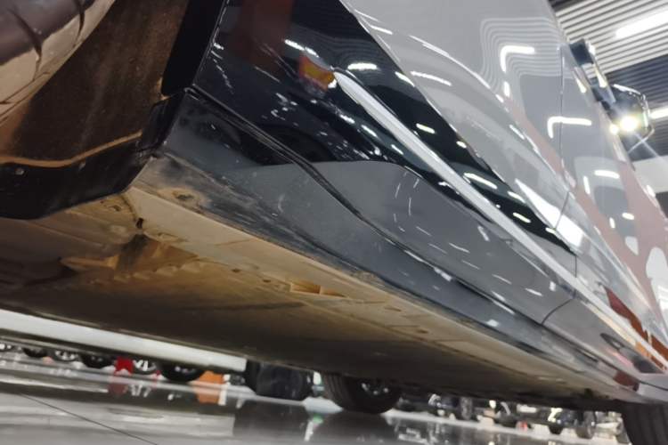 Used Nio ES6 2025 75 kWh Right Side Sill