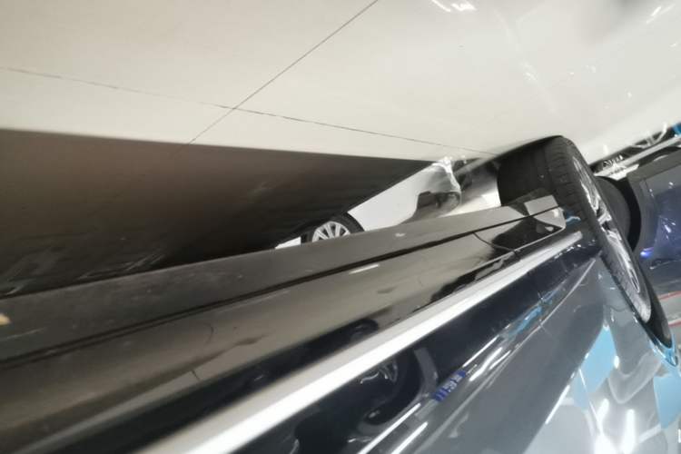 Used Nio ES6 2025 75 kWh Right Side Sill