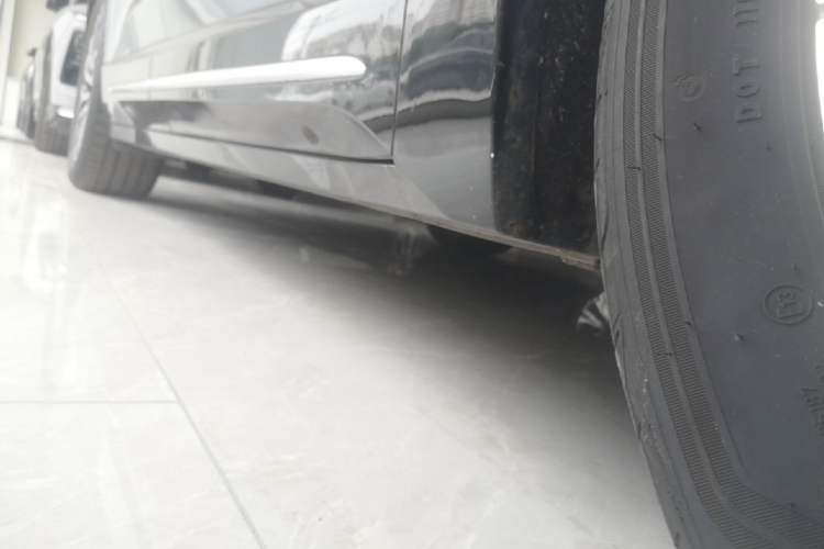 Used Nio ES6 2025 75 kWh Right Side Sill