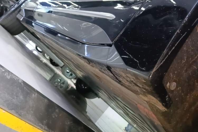 Used Nio ES6 2025 75 kWh Right Side Sill