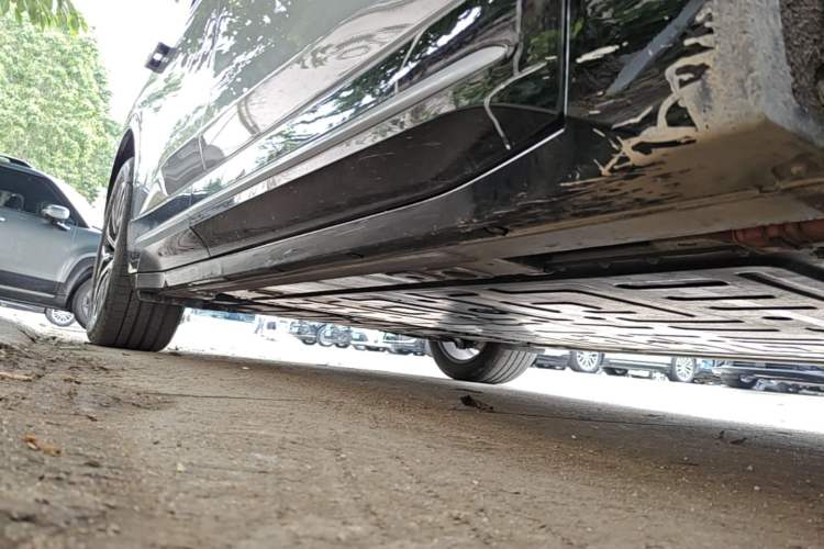 Used Nio ES6 2025 75 kWh Right Side Sill