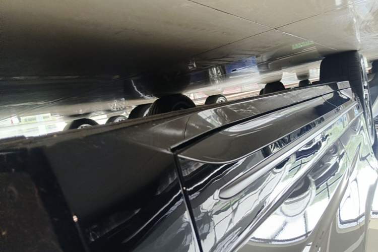 Used Nio ES6 2025 75 kWh Right Side Sill