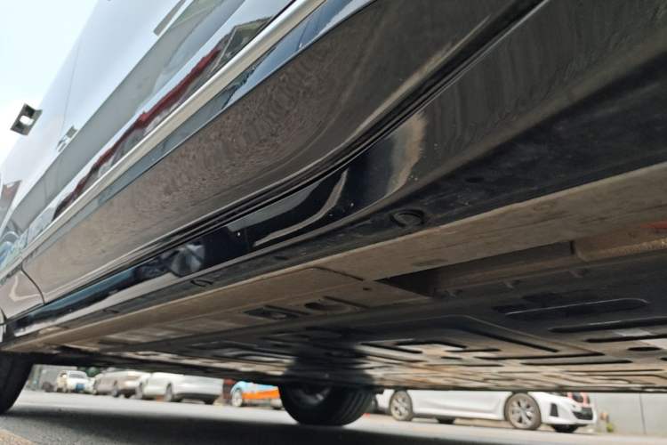 Used Nio ES6 2025 75 kWh Right Side Sill