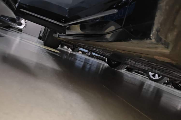 Used Nio ES6 2025 75 kWh Right Side Sill