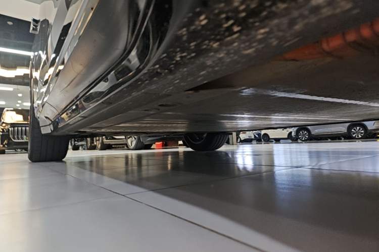 Used Nio ES6 2025 75 kWh Right Side Sill
