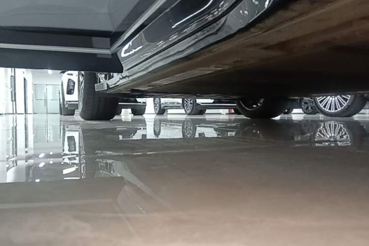 Used Nio ES6 2025 75 kWh Right Side Sill