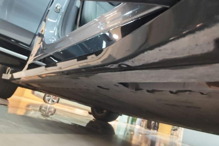 Used Nio ES6 2025 75 kWh Right Side Sill