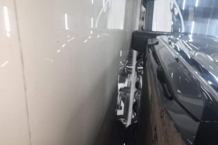 Used Nio ES6 2025 75 kWh Right Side Sill