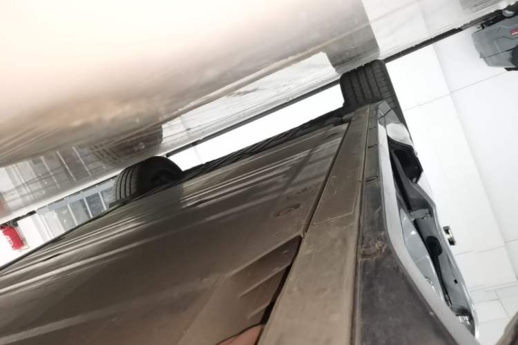 Used Nio ES6 2025 75 kWh Right Side Sill