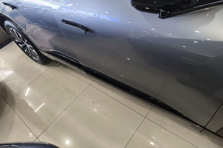 Used Nio ES6 2025 75 kWh Right Side Sill