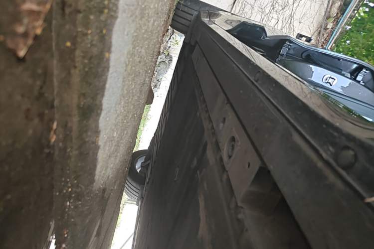 Used Nio ES6 2025 75 kWh Right Side Sill