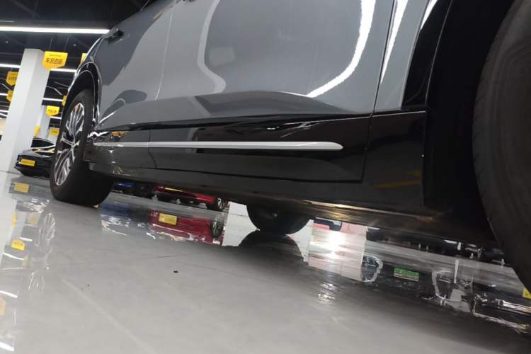 Used Nio ES6 2025 75 kWh Right Side Sill