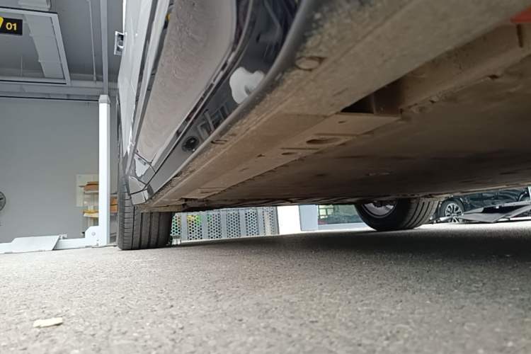 Used Nio ES6 2025 75 kWh Right Side Sill