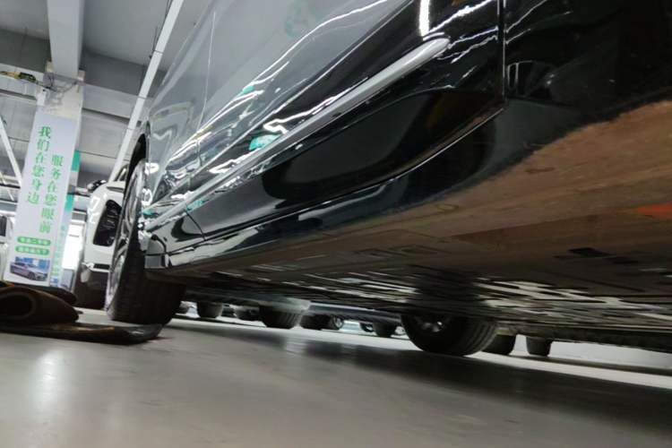 Used Nio ES6 2025 75 kWh Right Side Sill