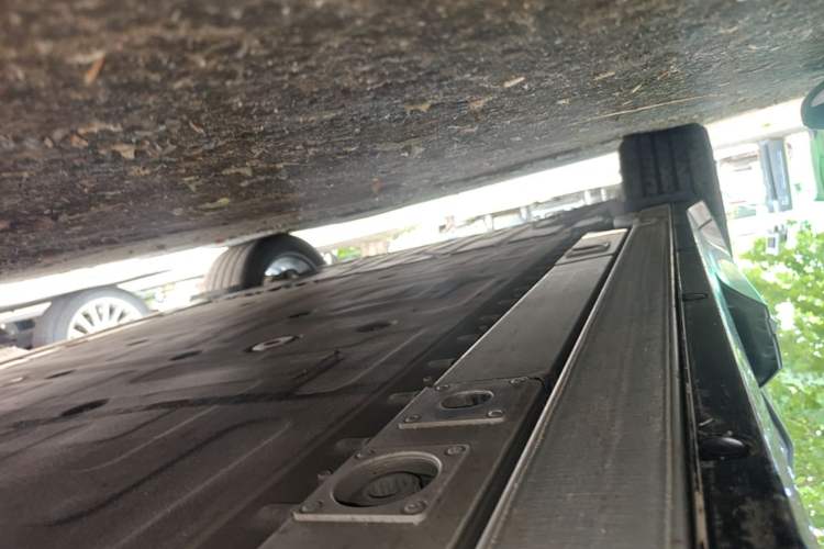 Used Nio ES6 2025 75 kWh Right Side Sill