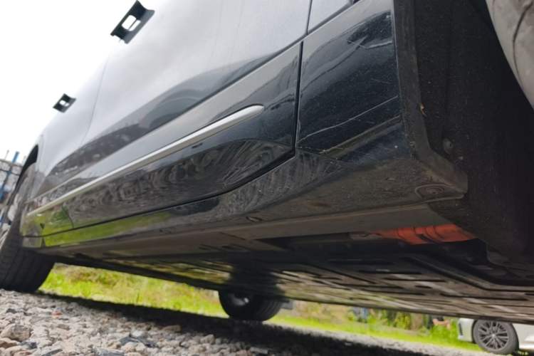 Used Nio ES6 2025 75 kWh Right Side Sill