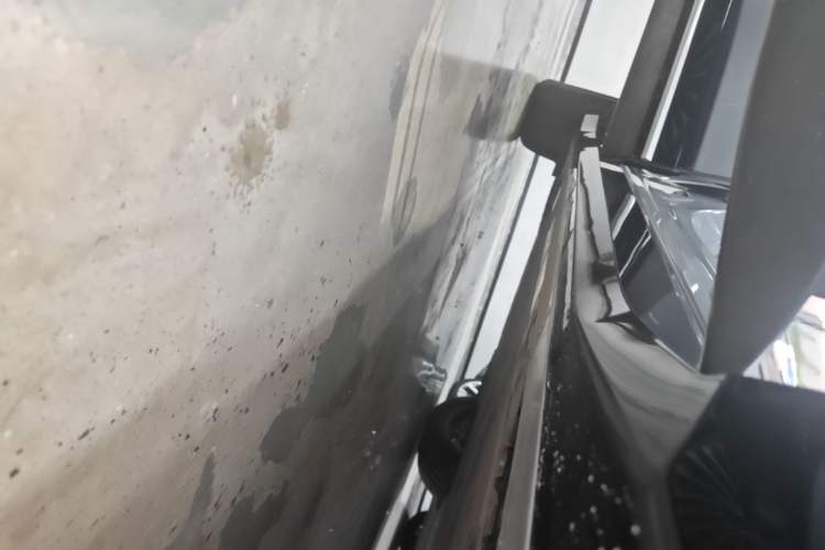Used Nio ES6 2025 75 kWh Right Side Sill