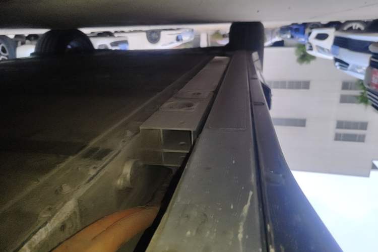 Used Nio ES6 2025 75 kWh Right Side Sill