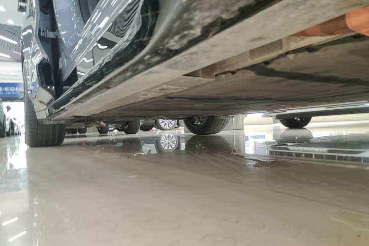 Used Nio ES6 2025 75 kWh Right Side Sill