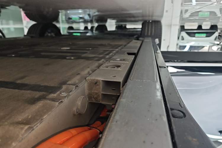 Used Nio ES6 2025 100 kWh Right Side Sill
